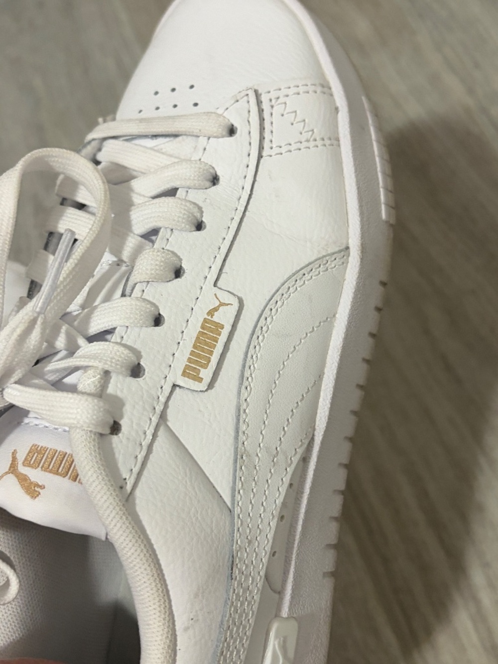 LIKE NEW! Women's PUMA White Leather Court Sneaker - 6.5